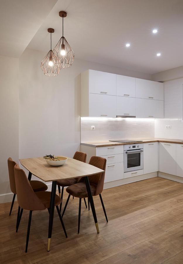 Central & Comfy Apartment 2Mins Walking From Metro Atena Exterior foto